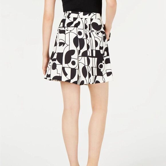 NEW! Marella Printed Trouser Shorts size 8 in Black/White - Picture 2 of 16